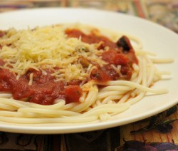 Paradicsomos-olívás spagetti