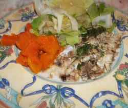 Sült tengeri sügér sütőtökkel és fejes salátával