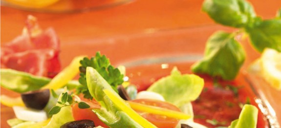 Théziai saláta sült paradicsommal és rukkolával