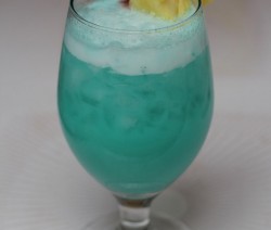 Blue Hawaiian koktél