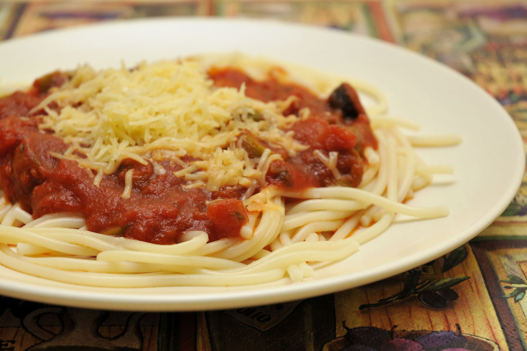 Paradicsomos-olívás spagetti