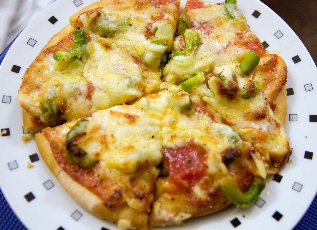 Mozzarellás-paprikás pizza