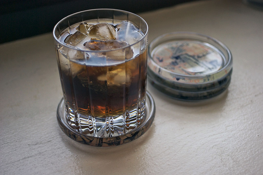 Old Fashioned Rum and Coke koktél